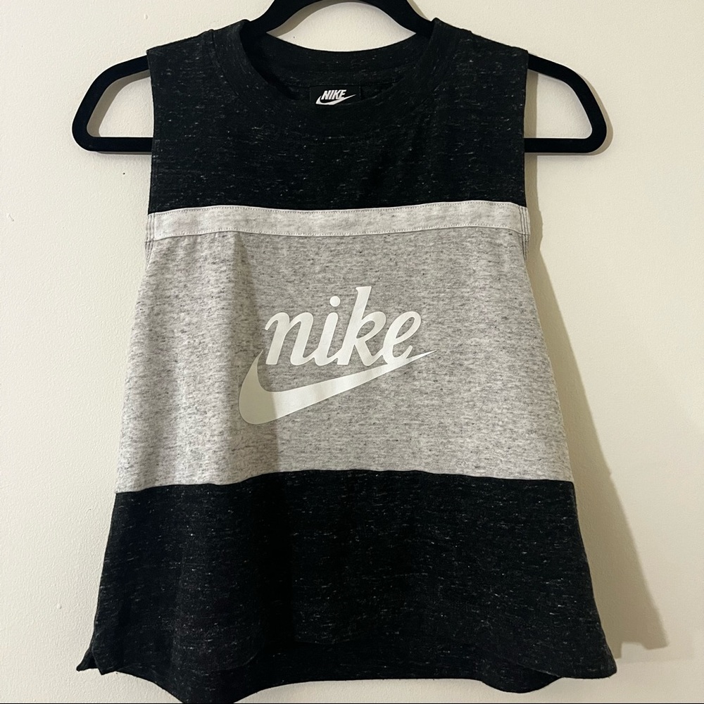 Nike Tank - Medium